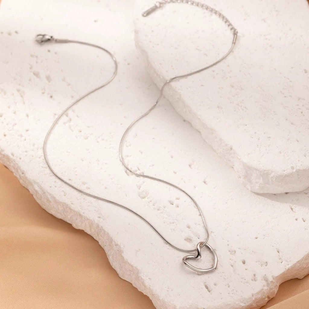 Stainless Steel Twist Hollow Heart Necklace - Clavicle Chain