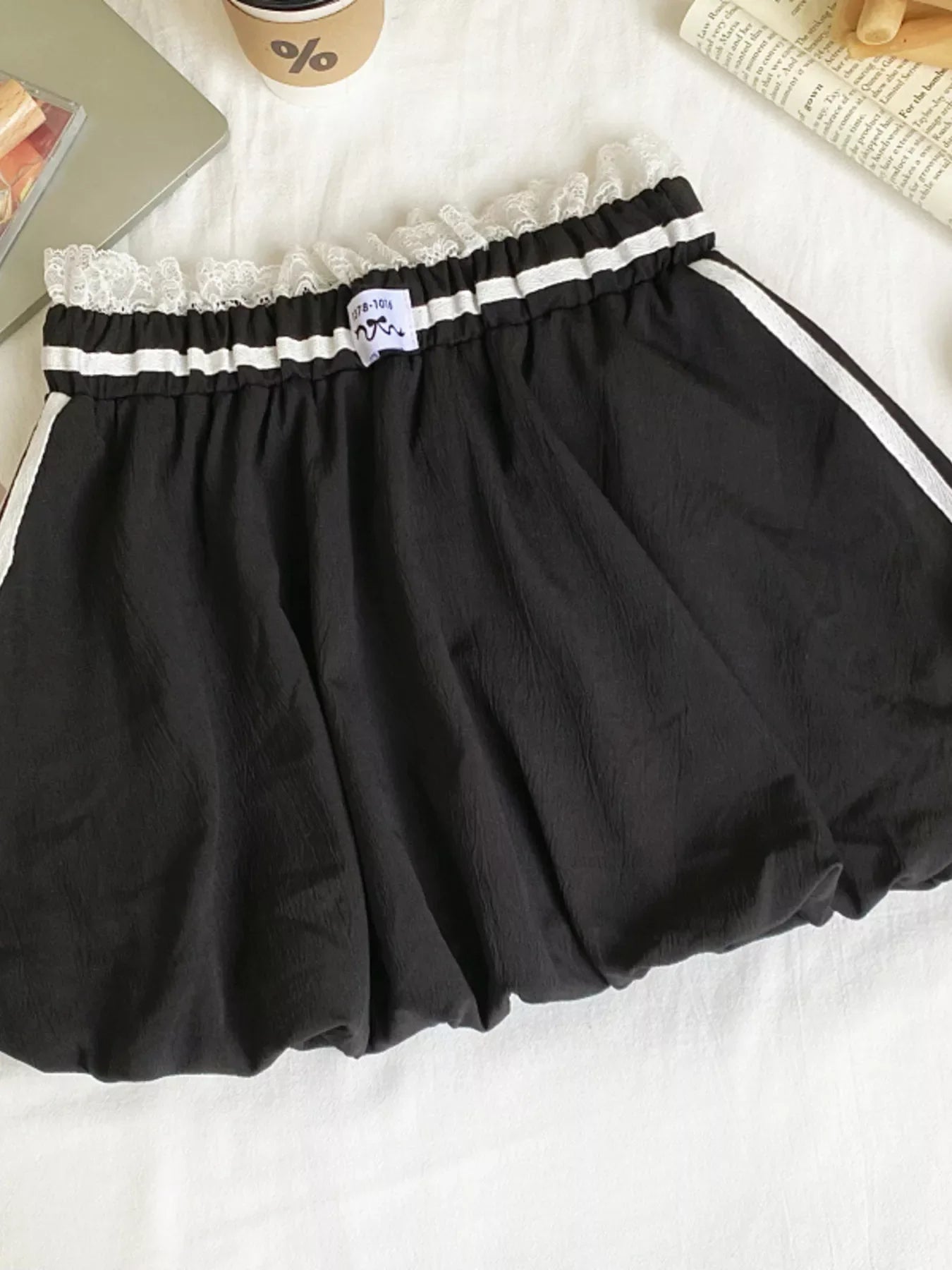 Lace Trim Elastic Waist Mini Skirt