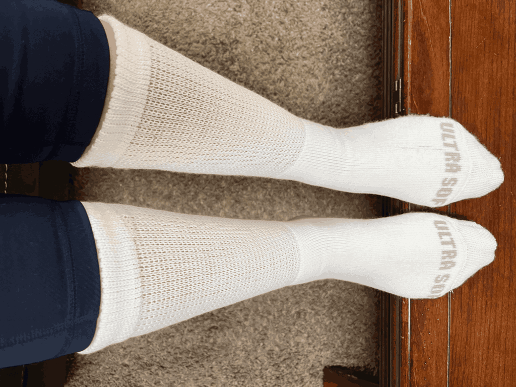 DSC Men's Ultra-Soft Upper Calf Diabetic Socks (4 Pair) — packaging