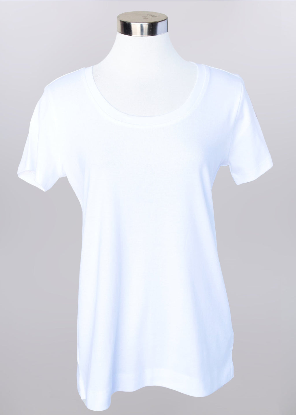 KADOU BOUTIQUE Basic Tee — detail close-up