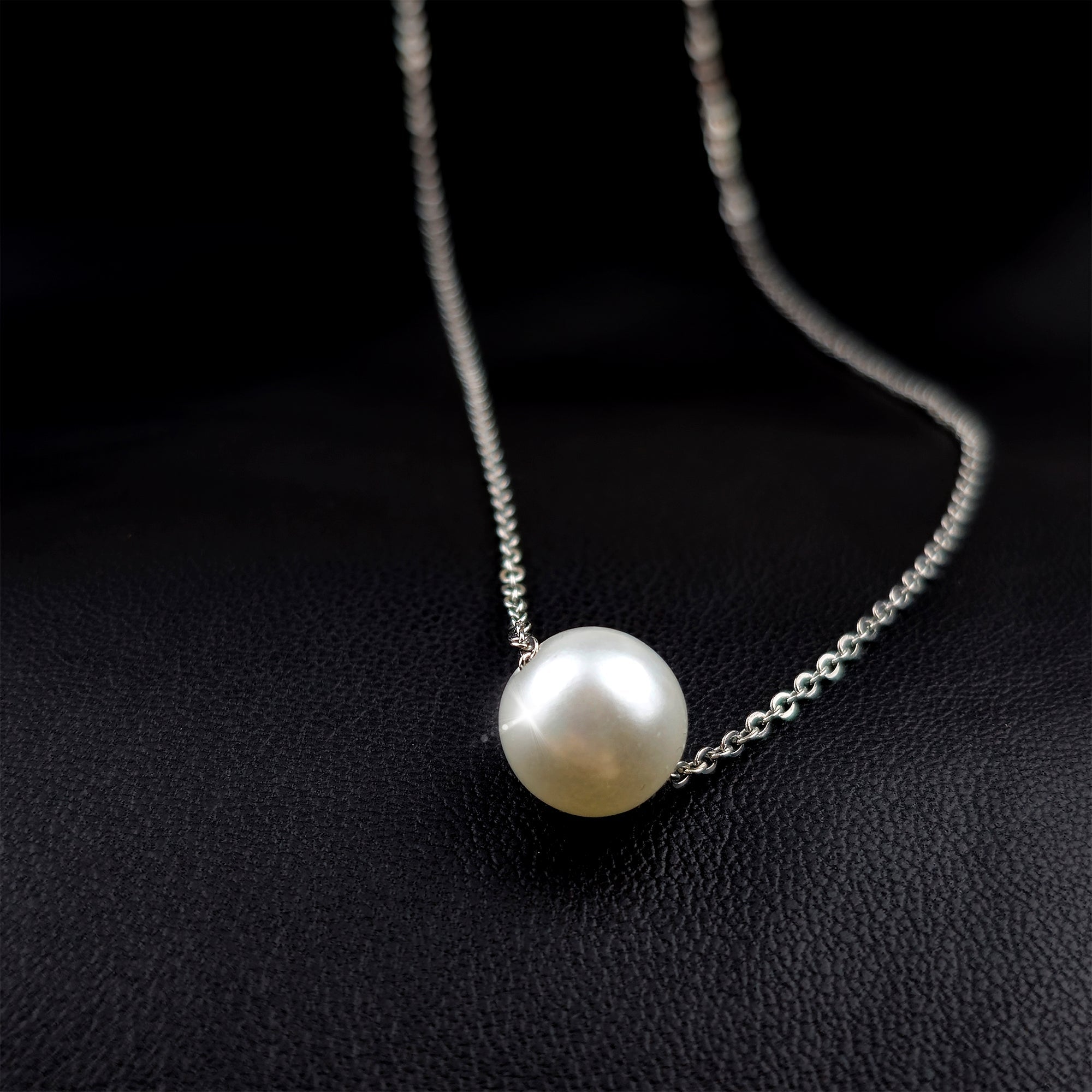 BodyCandy Stainless Steel Chain Necklace Minimalist Pearl Pendant Necklace — detail close-up