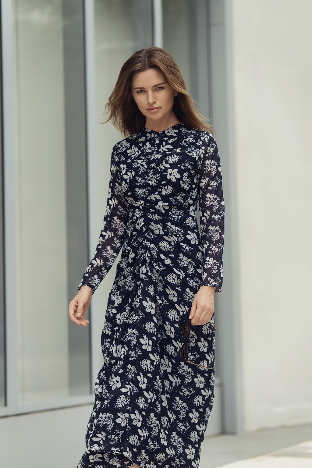 YULIA SHIRRED DRESS IN NAVY PRINT