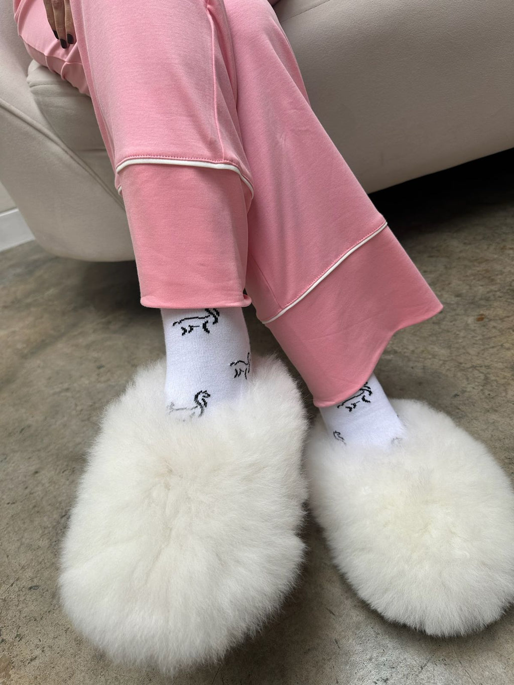Simoné Sleepwear USA Alpuffas - Genuine Alpaca Slippers — back view