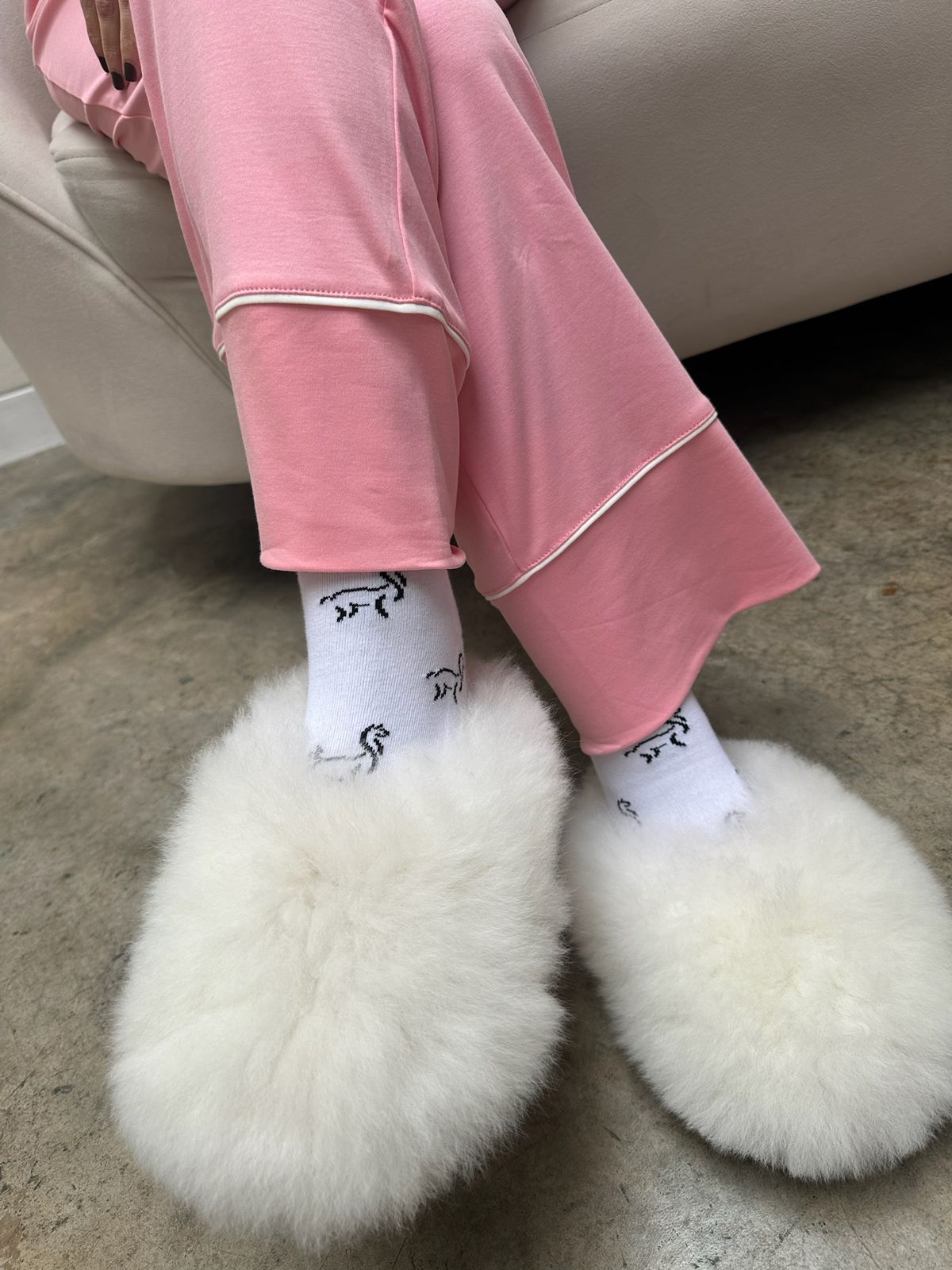 Simoné Sleepwear USA Alpuffas - Genuine Alpaca Slippers — back view