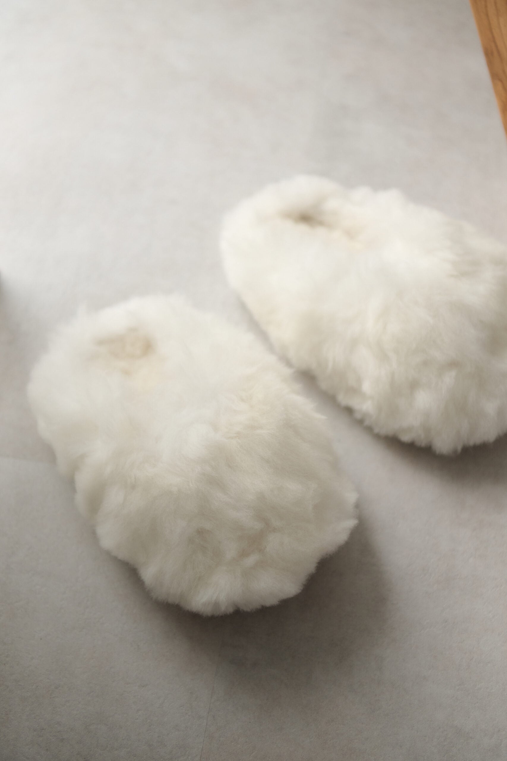Simoné Sleepwear USA Alpuffas - Genuine Alpaca Slippers — size reference