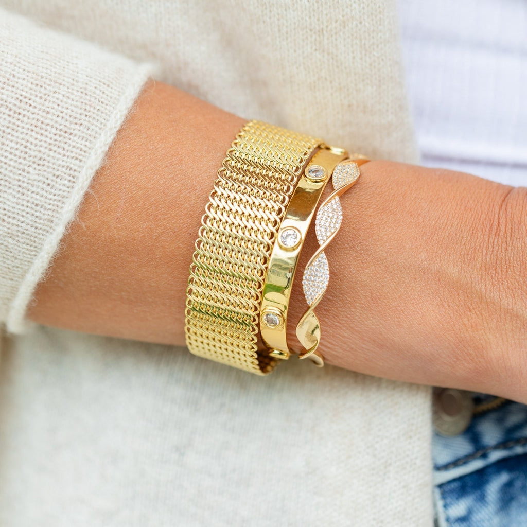 KADOU BOUTIQUE Interwoven Mesh Cuff Bracelet — detail close-up