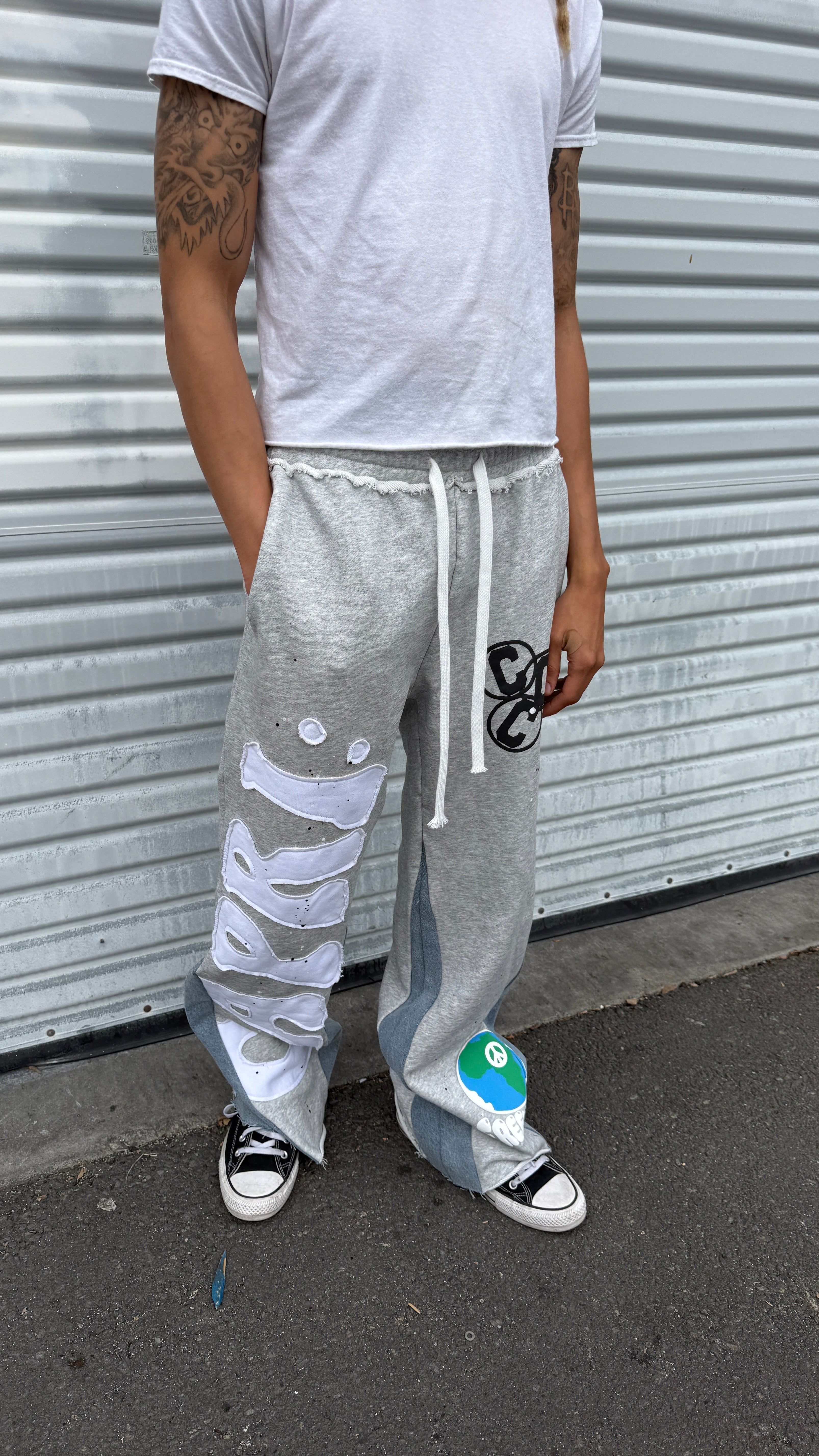 ProjectCapri DENIM FLARED SWEATS. — detail close-up
