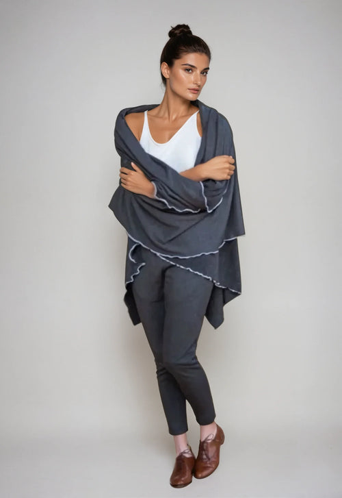 Buki Buki Blanket - Charcoal Grey — detail close-up