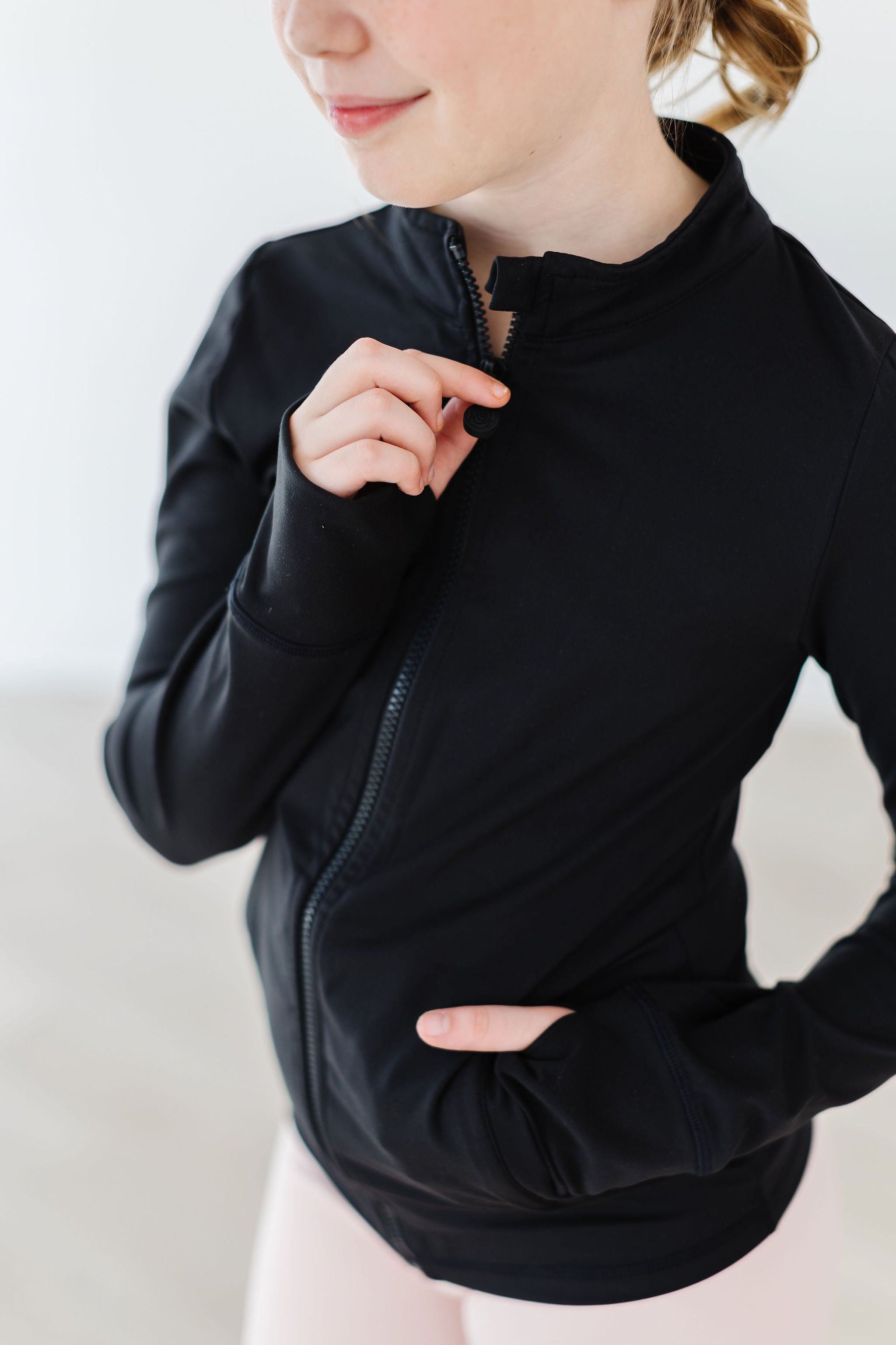 Mila & Rose ® SALE Balanced Black Full-Zip Ruffle Active Jacket — size reference