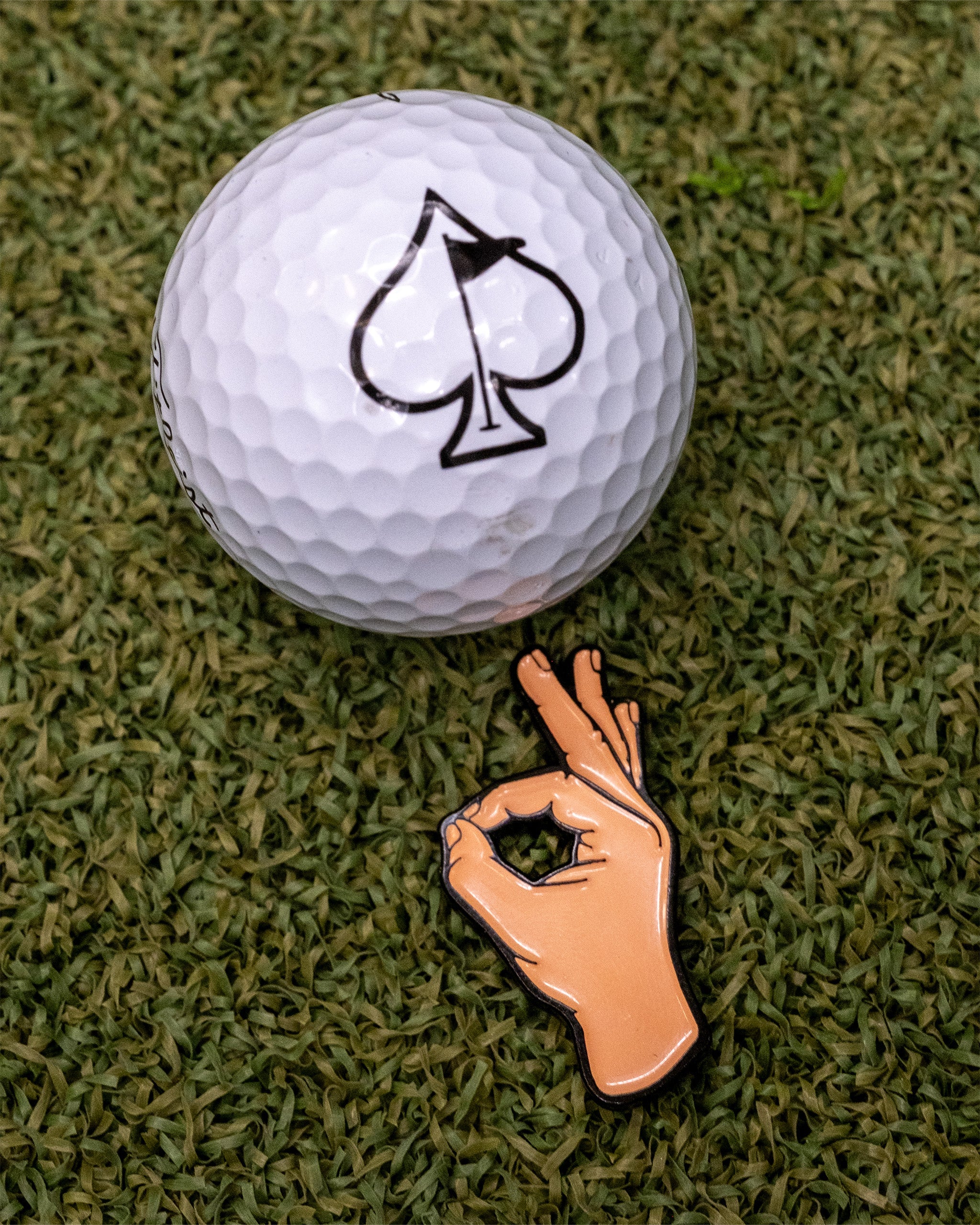 Pins and Aces OK Hand Ball Marker — alternative angle