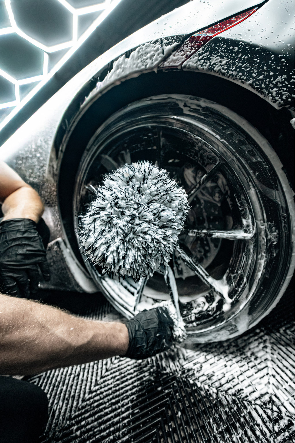 BLACKLINE® MICROFIBER WHEEL MITT – Blackline Car Care, view 3