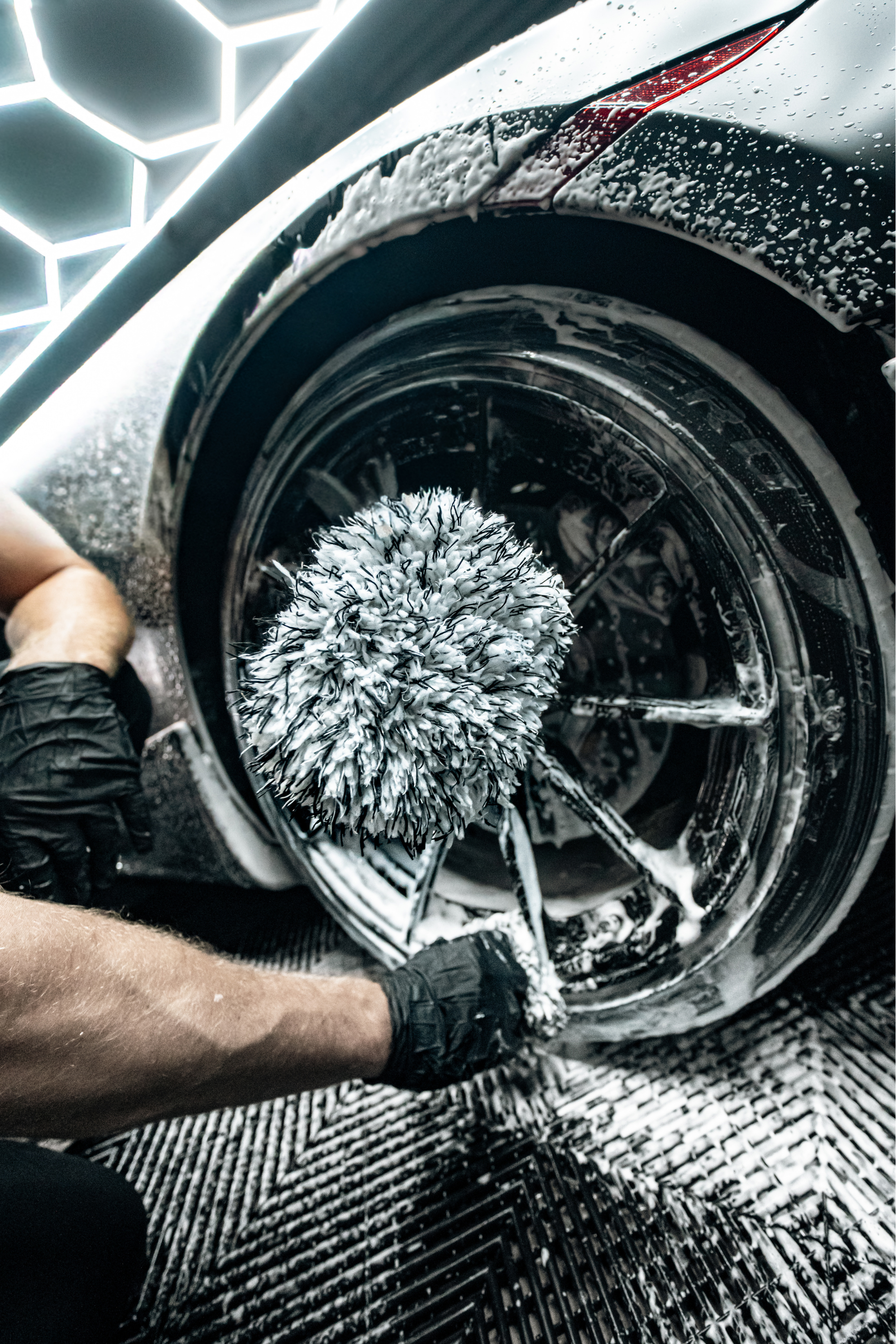 BLACKLINE® MICROFIBER WHEEL MITT – Blackline Car Care, view 3