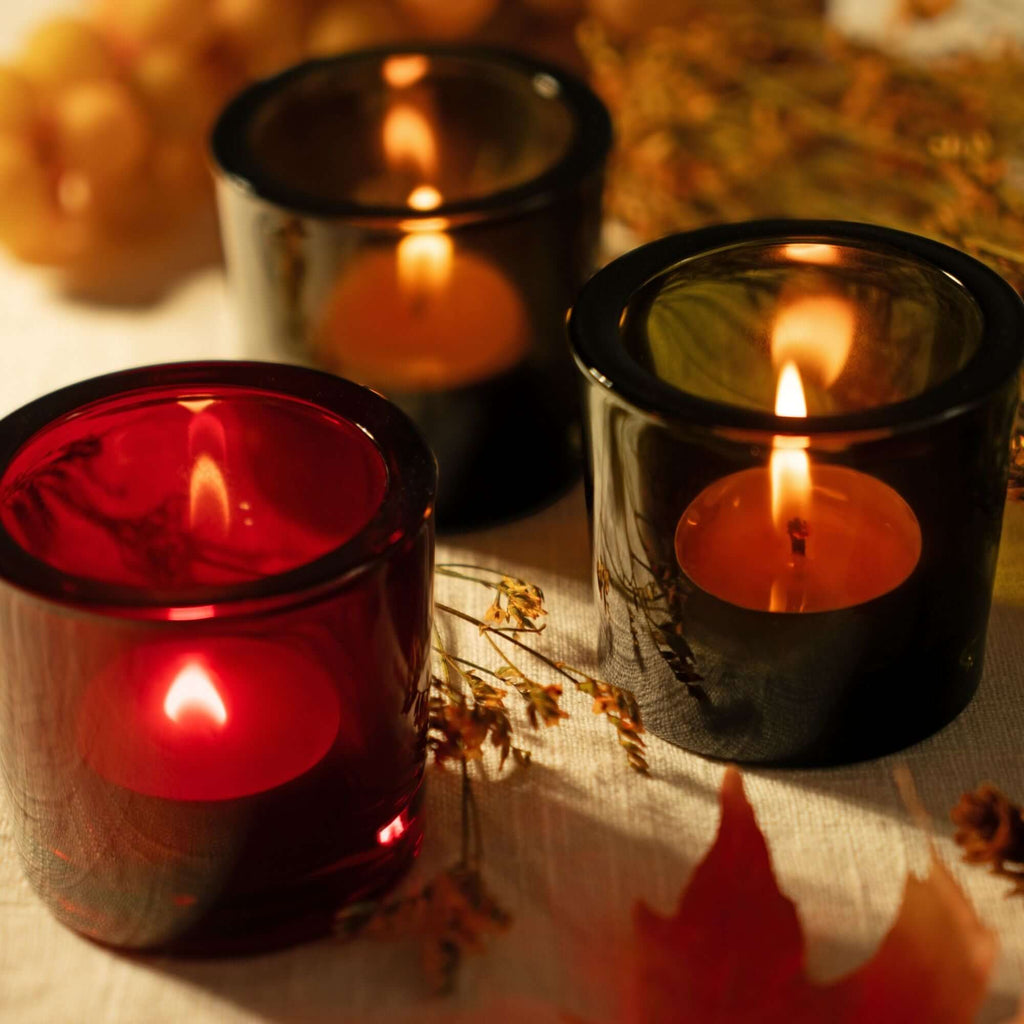 Bluecorn Candles Pure Beeswax Tea Light Candles — detail and construction
