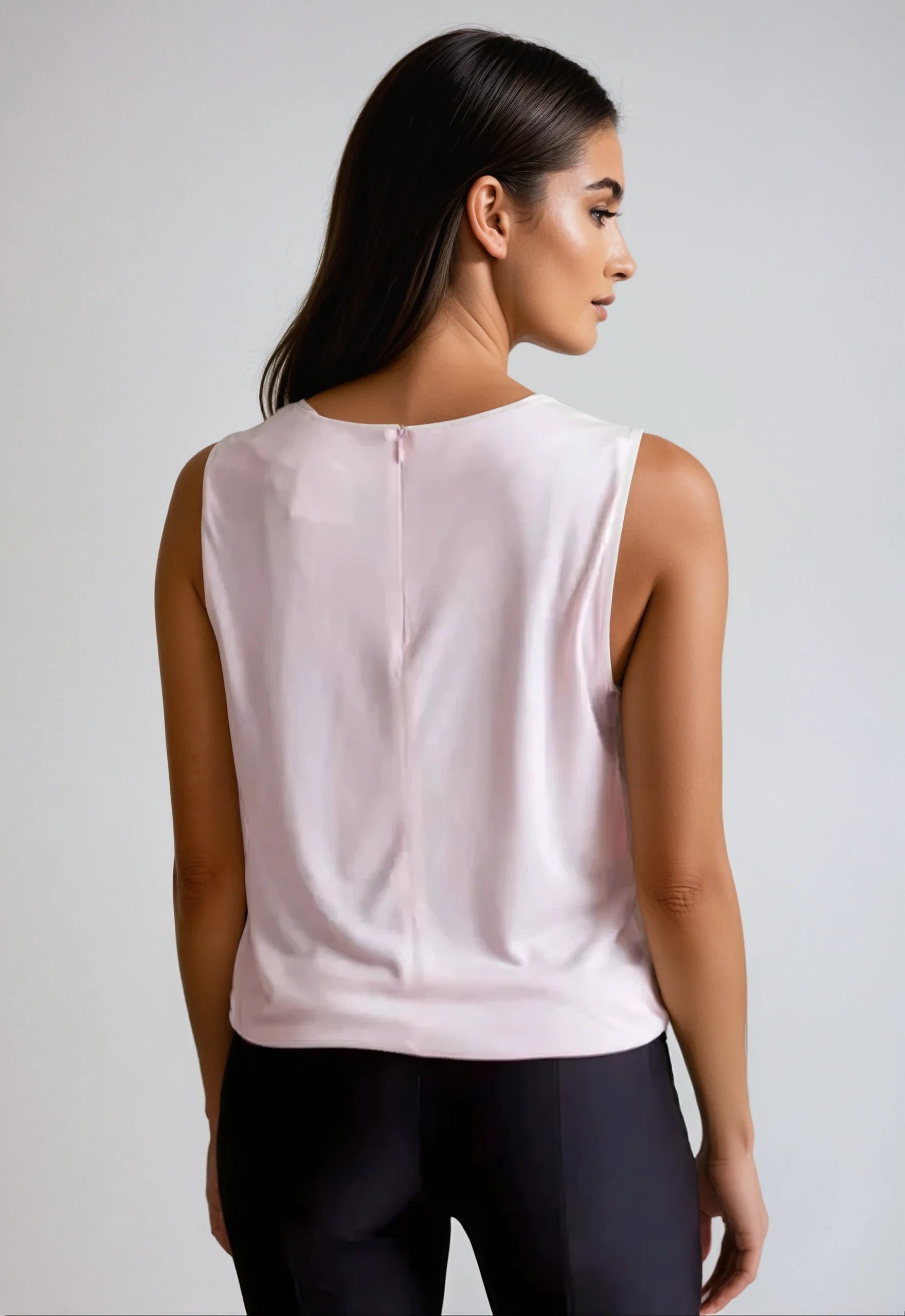 Buki Boss (Babe) T-Shirt - Pink — detail close-up