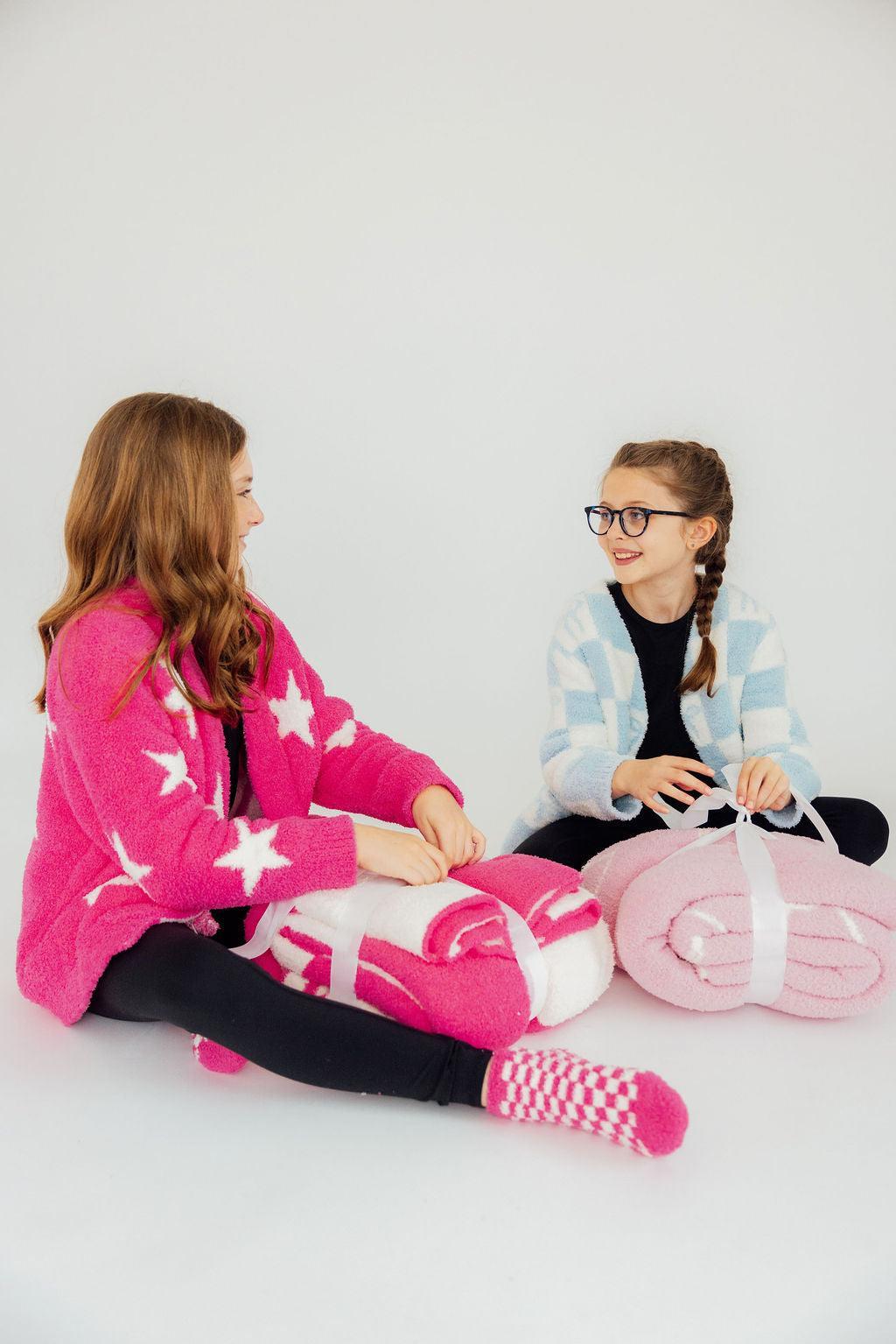 Mila & Rose ® Bright Pink Checker Bow Cozy Blanket — back view