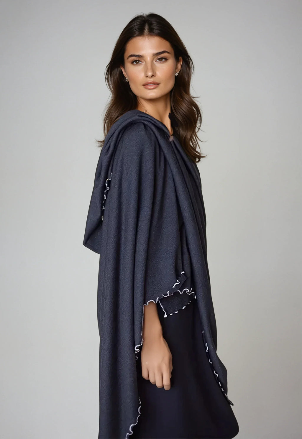 Buki Buki Travel Wrap - Charcoal Grey — detail close-up