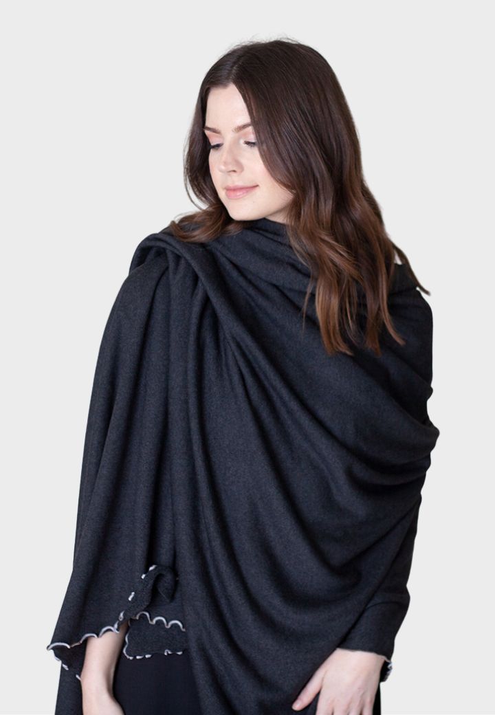 Buki Buki Travel Wrap - Charcoal Grey — side view