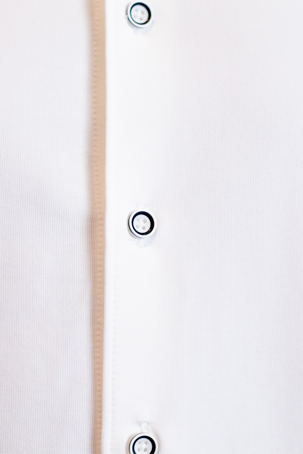 Buki Buki Cinqo Single Shot Short Sleeve Tech Shirt — White — detail close-up