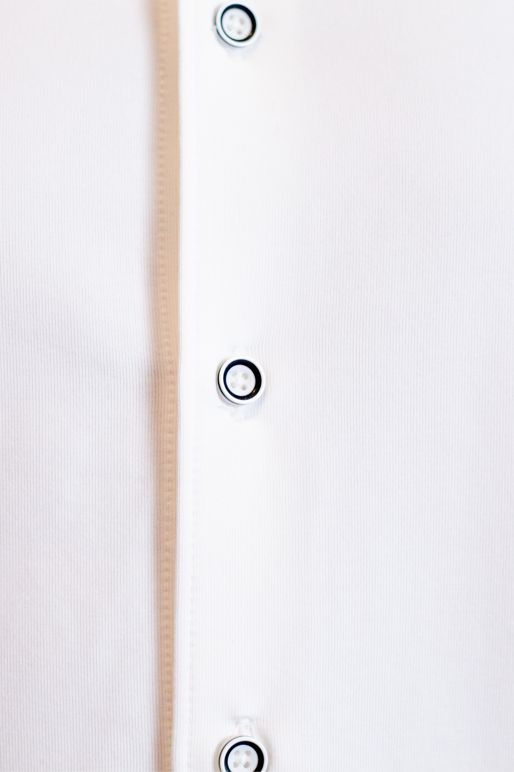 Buki Buki Cinqo Single Shot Short Sleeve Tech Shirt — White — detail close-up