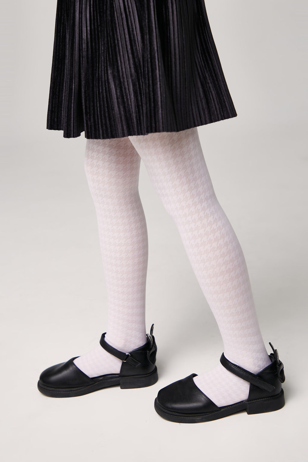 TheRanok.com Conte Tights for girls Chanel 40 Den - Houndstooth Pattern — lifestyle context