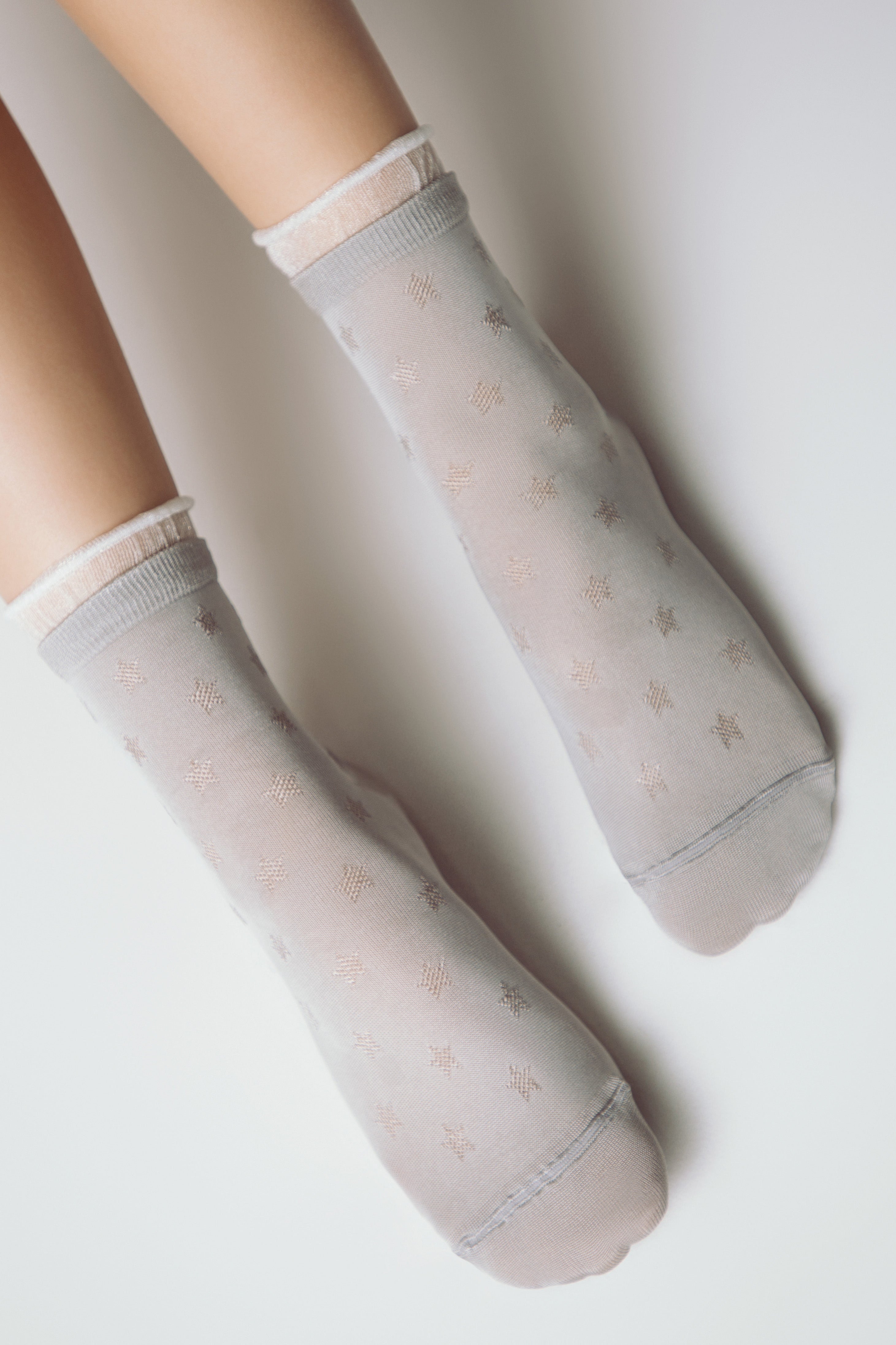 TheRanok.com Conte Socks Classic - 491 Decorative Transparent Mesh — lifestyle context
