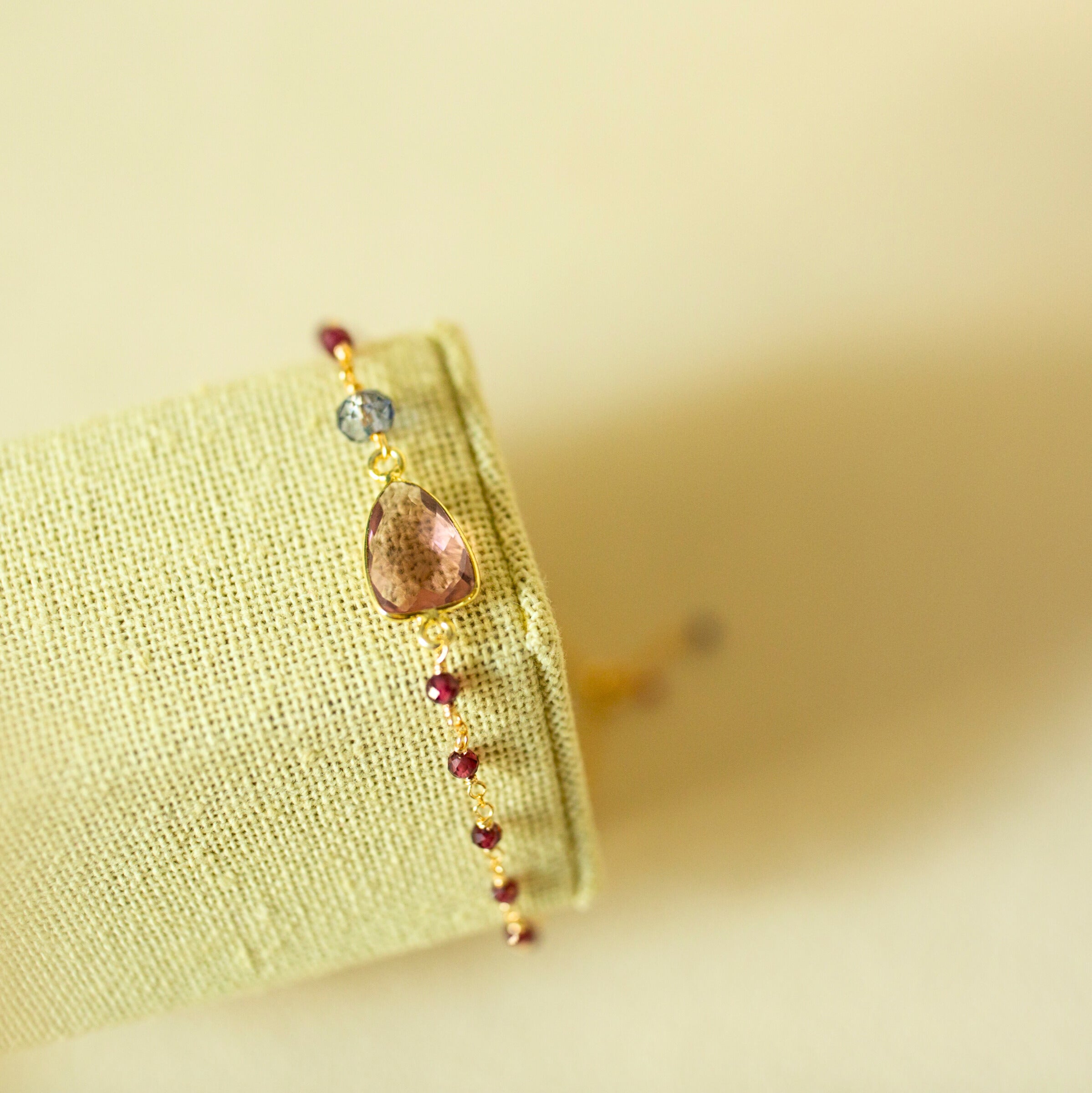 PARKEN JEWELRY PARKEN JEWELRY Green Amethyst Gold Isla Bracelet — main product shot