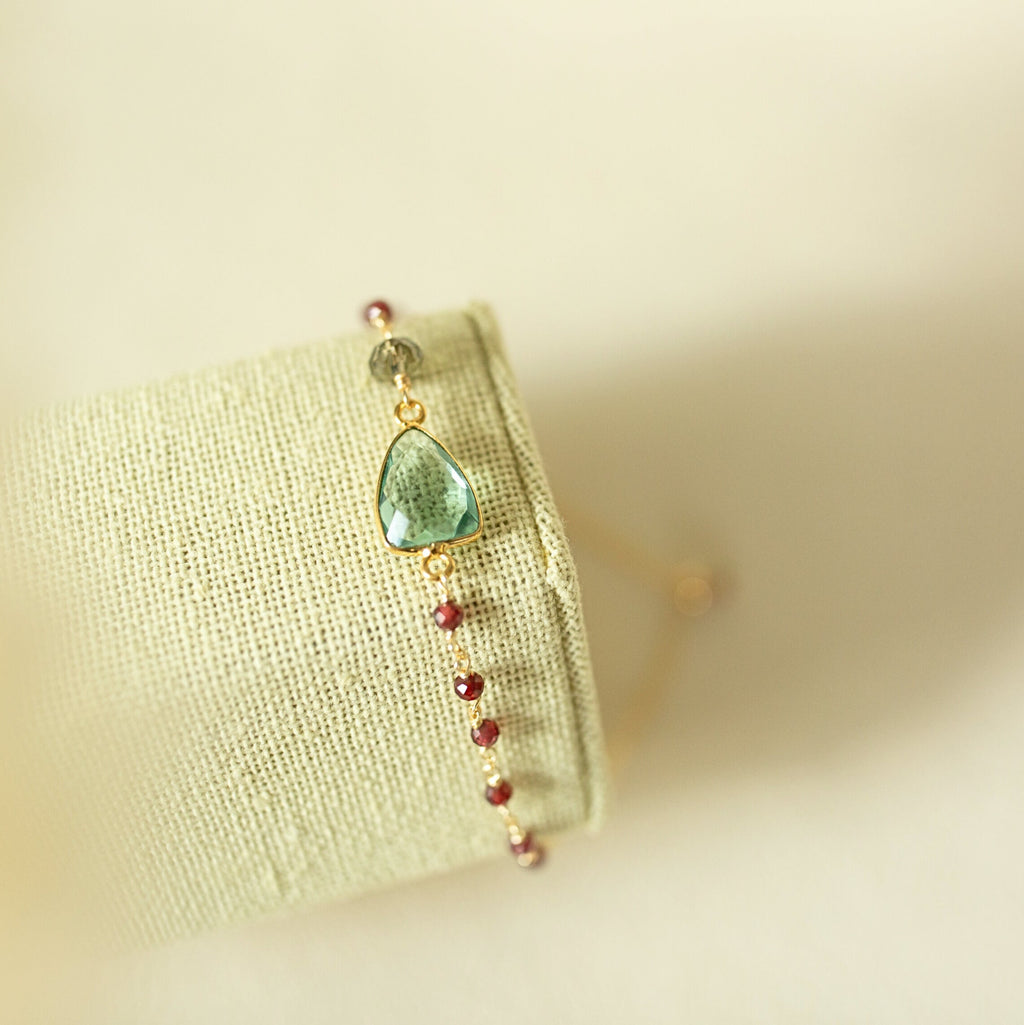 PARKEN JEWELRY Green Amethyst Gold Isla Bracelet — detail shot 6
