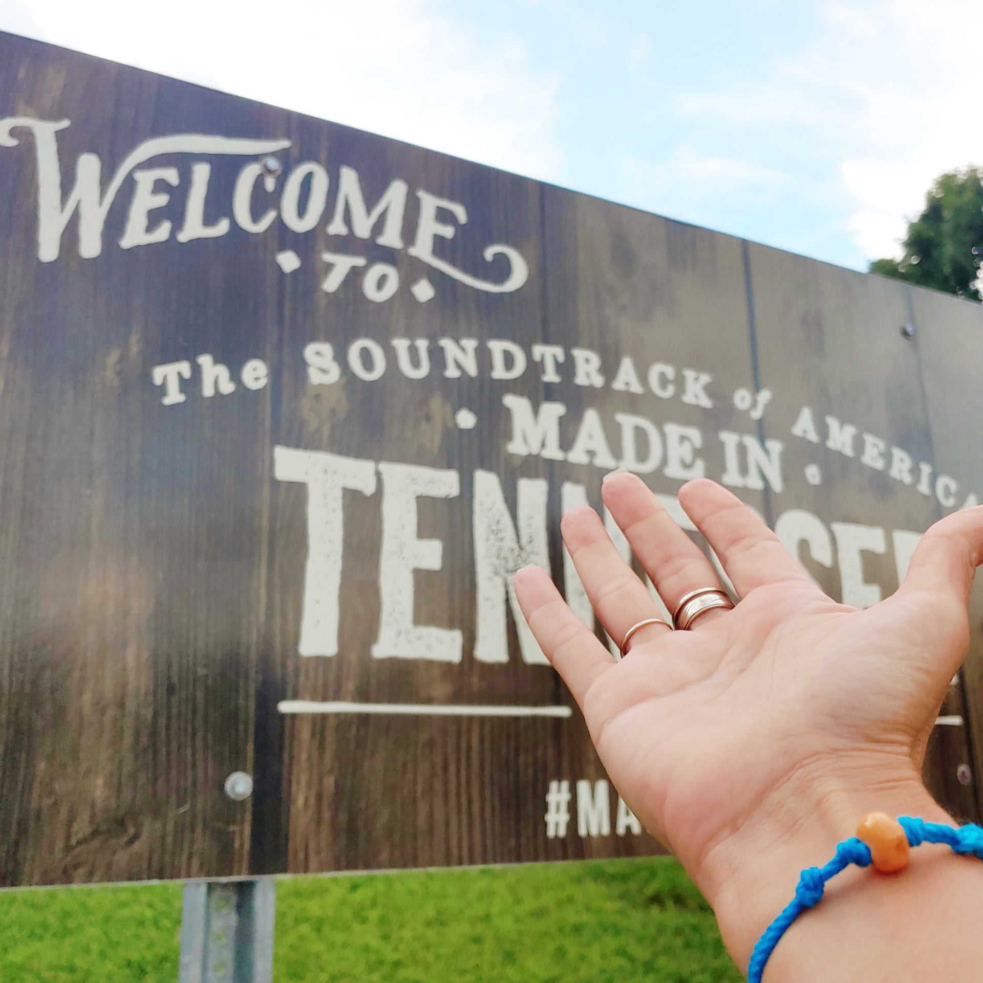 Earth Bands Tennessee State — detail close-up