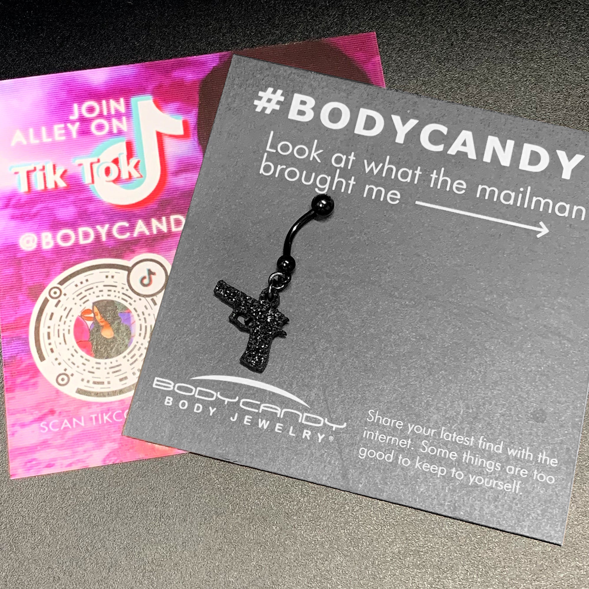 BodyCandy Jet Black Glitter Gun Dangle Belly Ring — size reference