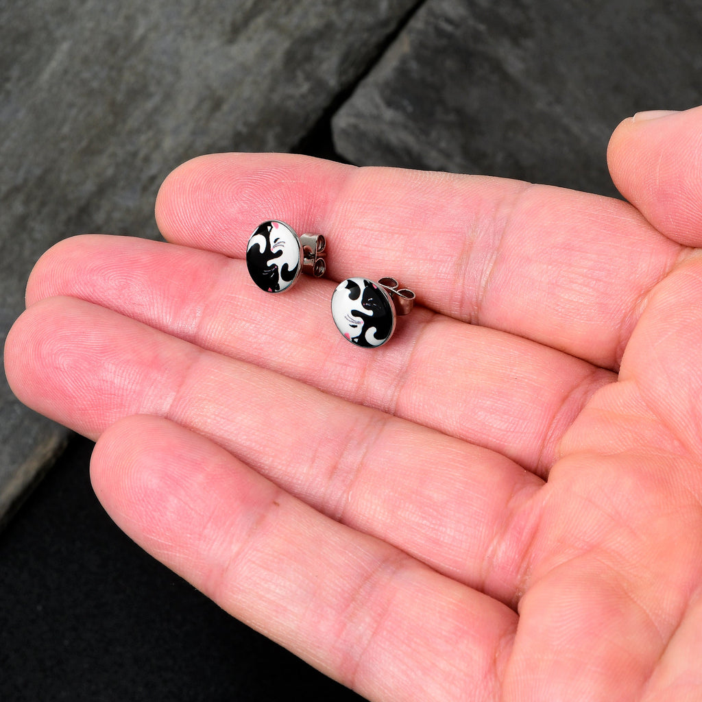 BodyCandy Cute Kitty Cat Yin Yang Stud Earrings by Onyx O — detail close-up