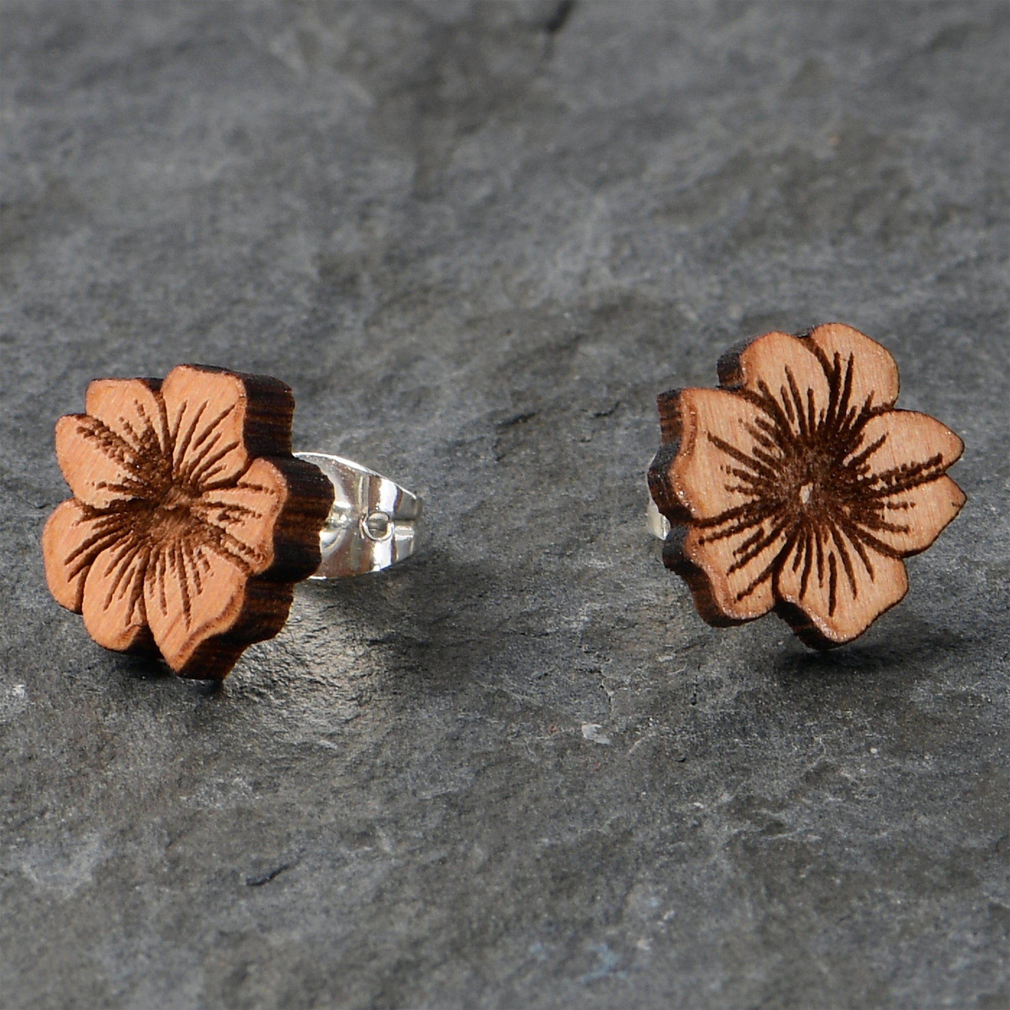 BodyCandy Natural Maple Wood Spring Flowers Stud Earrings — alternative angle