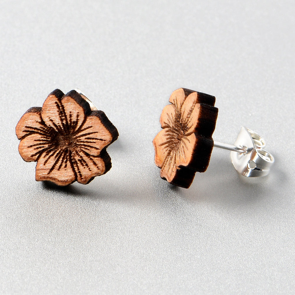 BodyCandy Natural Maple Wood Spring Flowers Stud Earrings — size reference