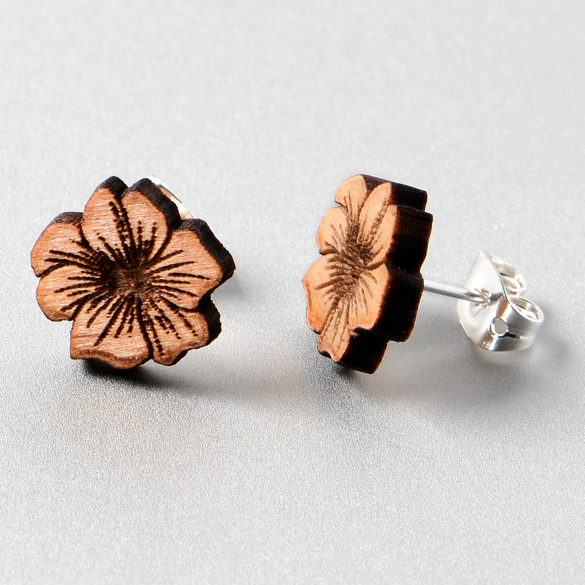 BodyCandy Natural Maple Wood Spring Flowers Stud Earrings — size reference