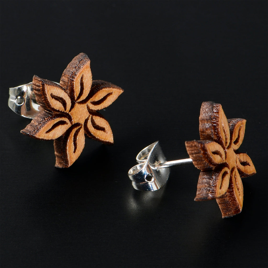 BodyCandy Natural Maple Wood Blooming Flowers Stud Earrings — detail close-up