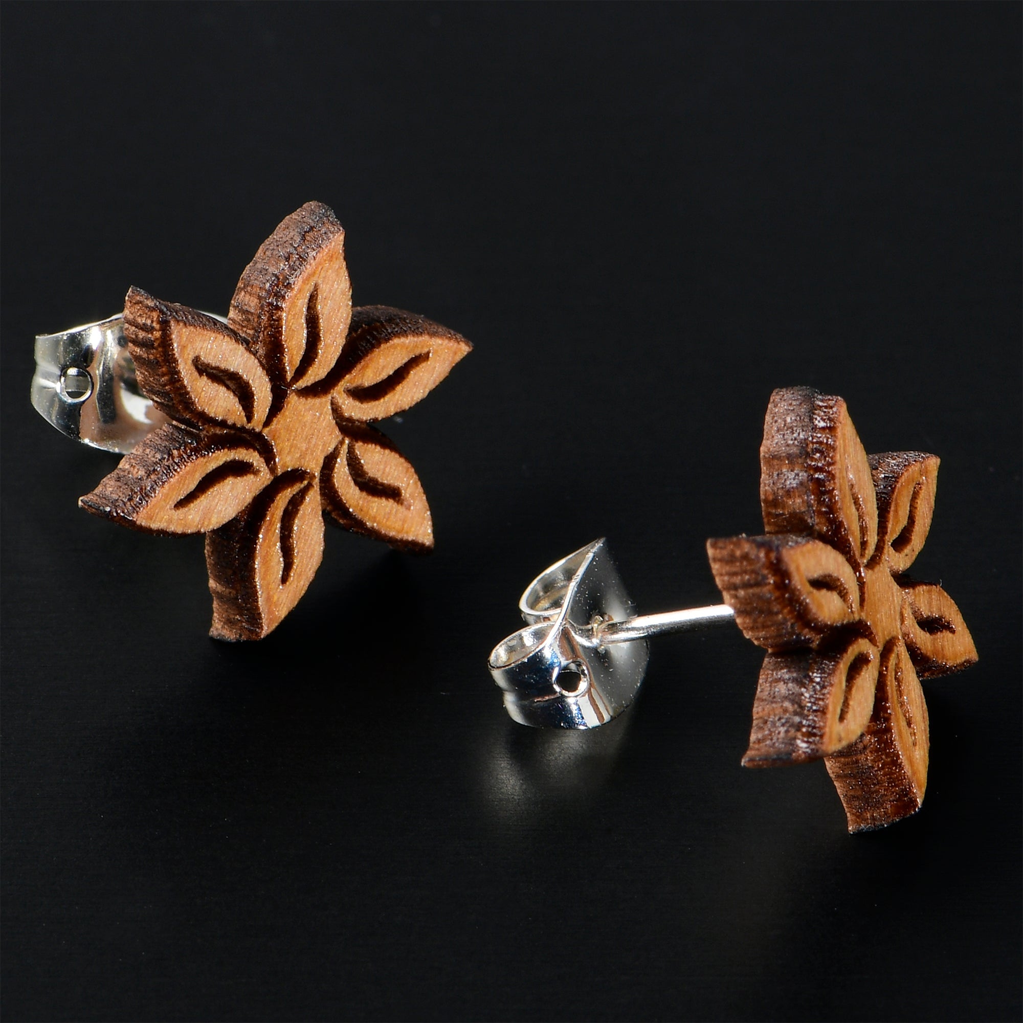 BodyCandy Natural Maple Wood Blooming Flowers Stud Earrings — detail close-up
