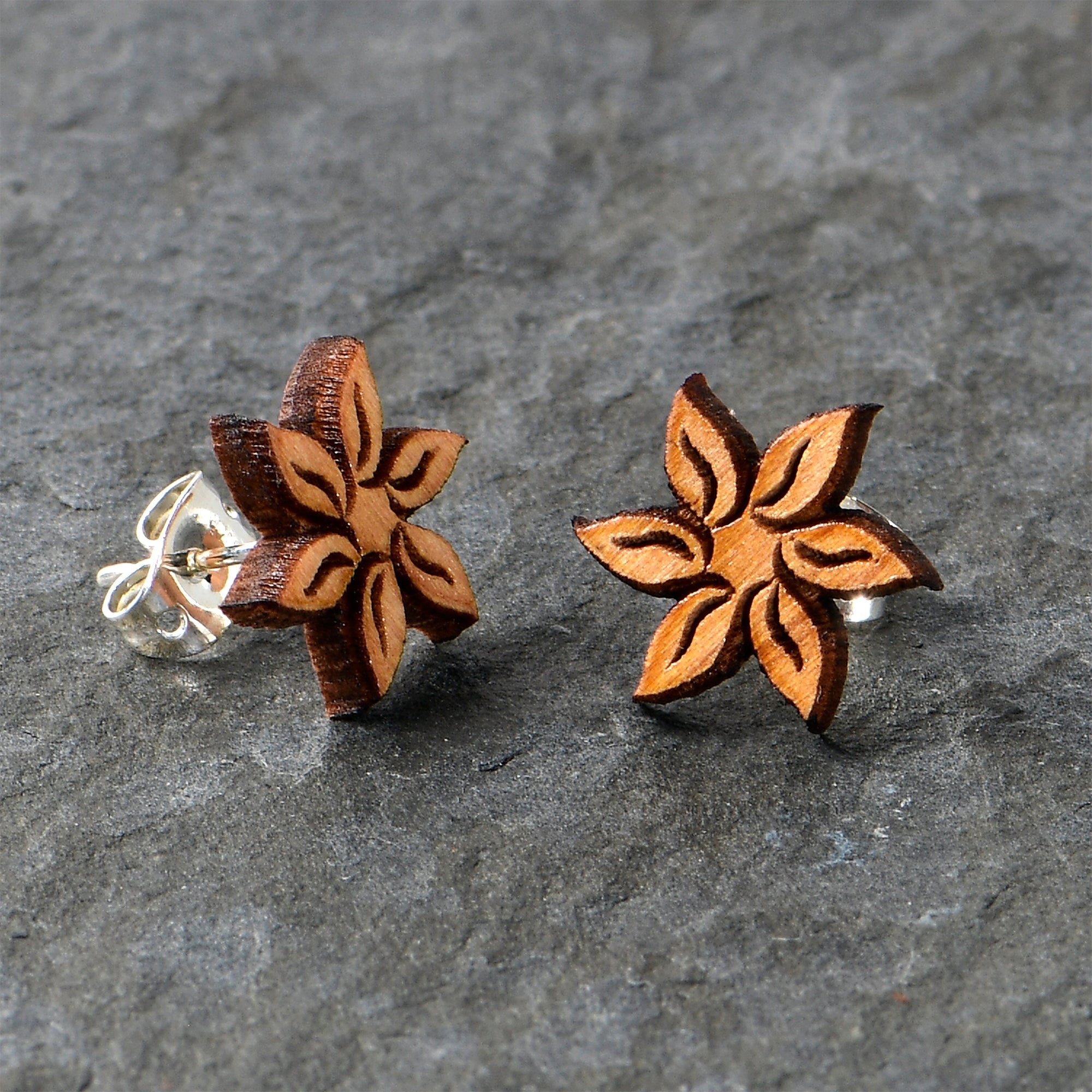 BodyCandy Natural Maple Wood Blooming Flowers Stud Earrings — alternative angle