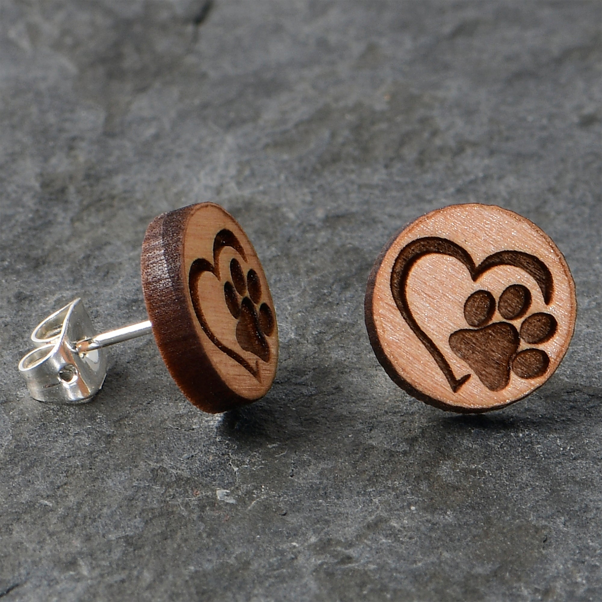 BodyCandy Natural Maple Wood Heart Paw Print Stud Earrings — alternative angle
