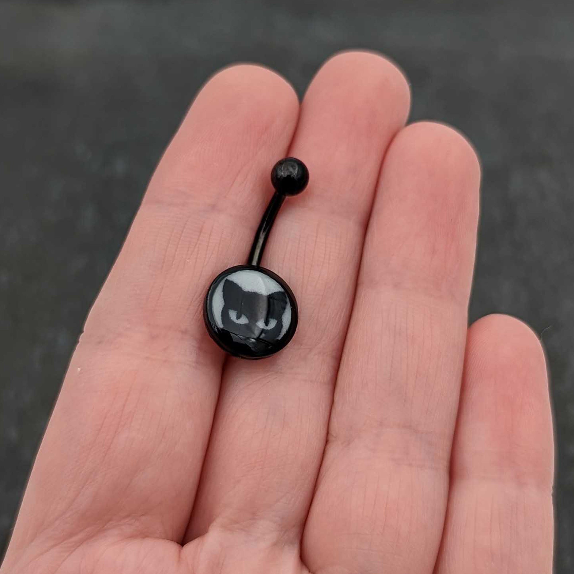 BodyCandy Black Glow in the Dark Peeking Black Cat Belly Ring by Onyx O — lifestyle context