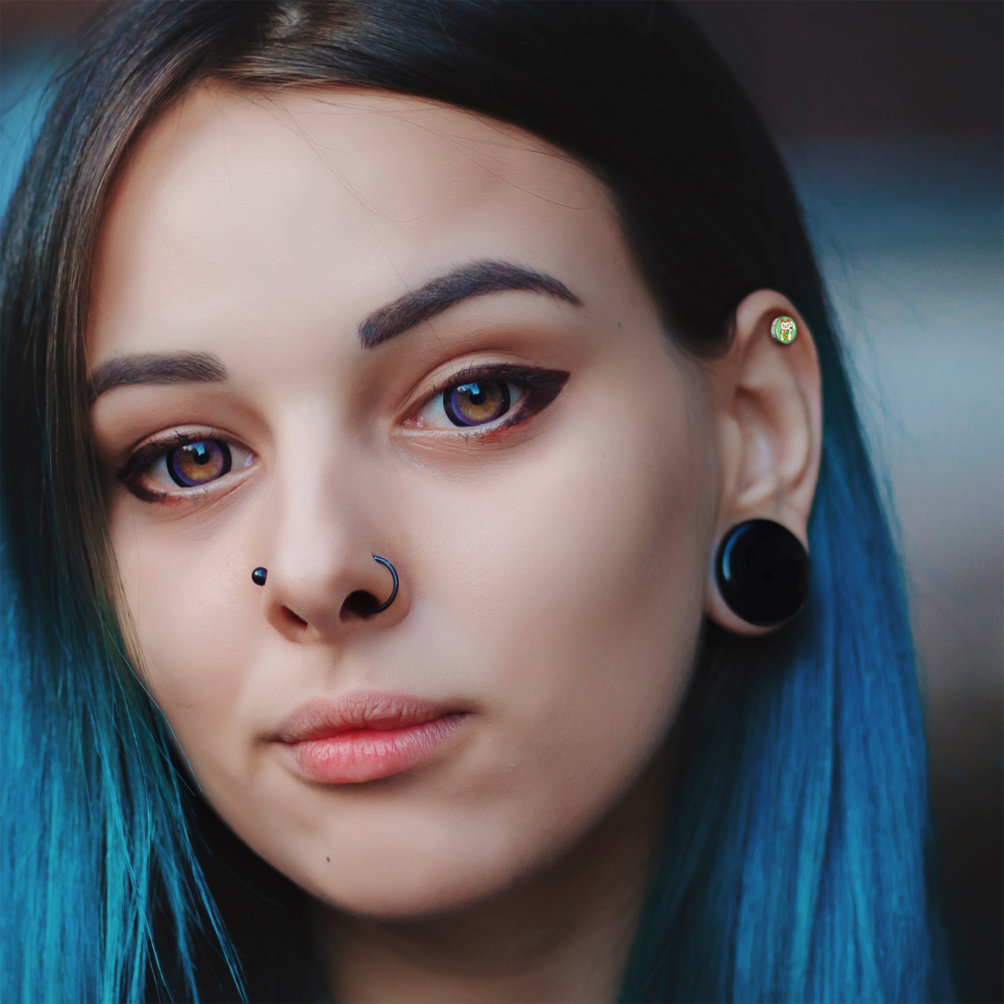 BodyCandy 16G 1/4 Waving Cat Cartilage Tragus Earring by Onyx O — lifestyle context