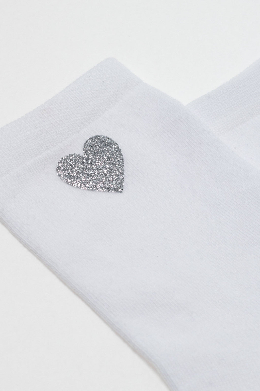 TheRanok.com Cotton Socks Conte Classic 427 - Shimmering Heart Pattern — in-use photo