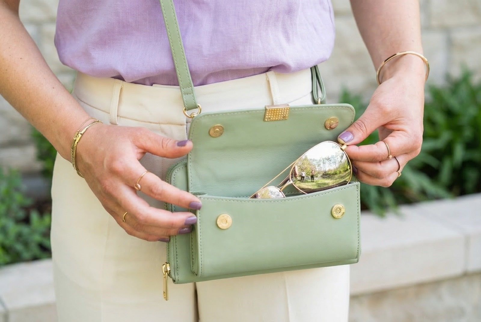SaveTheGirls Captiva RFID Touch Screen Purse — side view