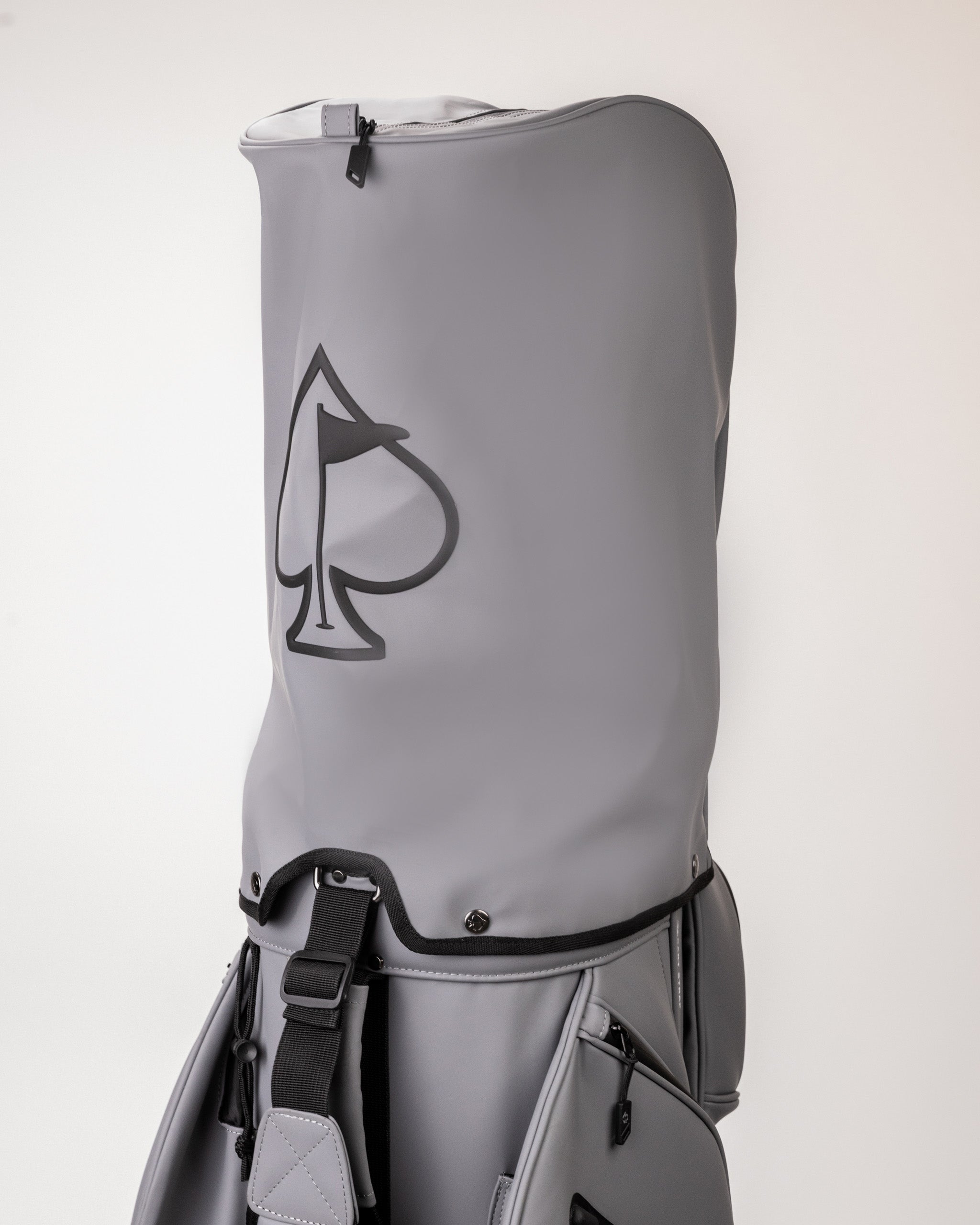 Pins and Aces Player Preferred™ Cart Bag - Flat Ash — in-use photo