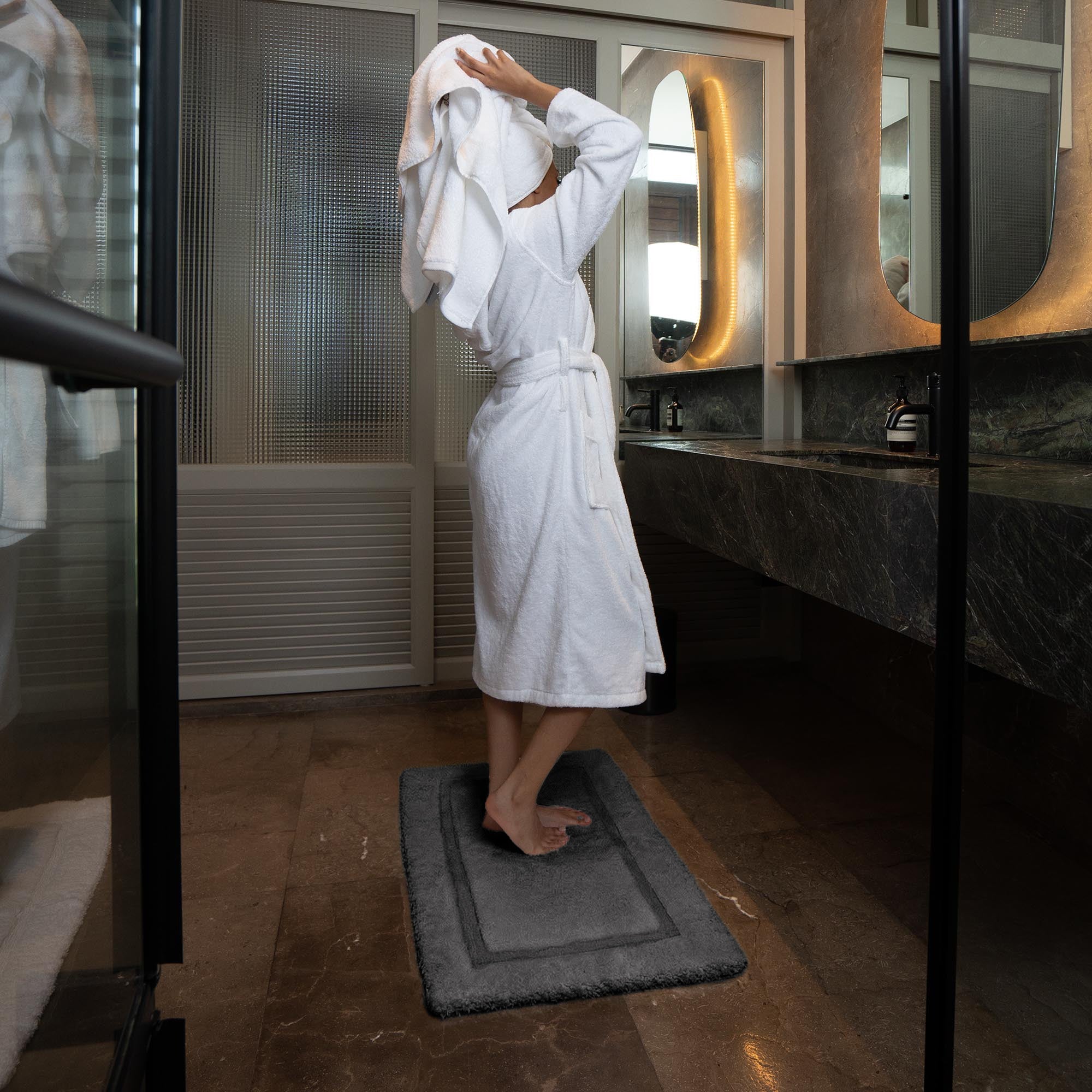 Italic Ultraplush Skid-Resistant Bath Mat — detail shot 12