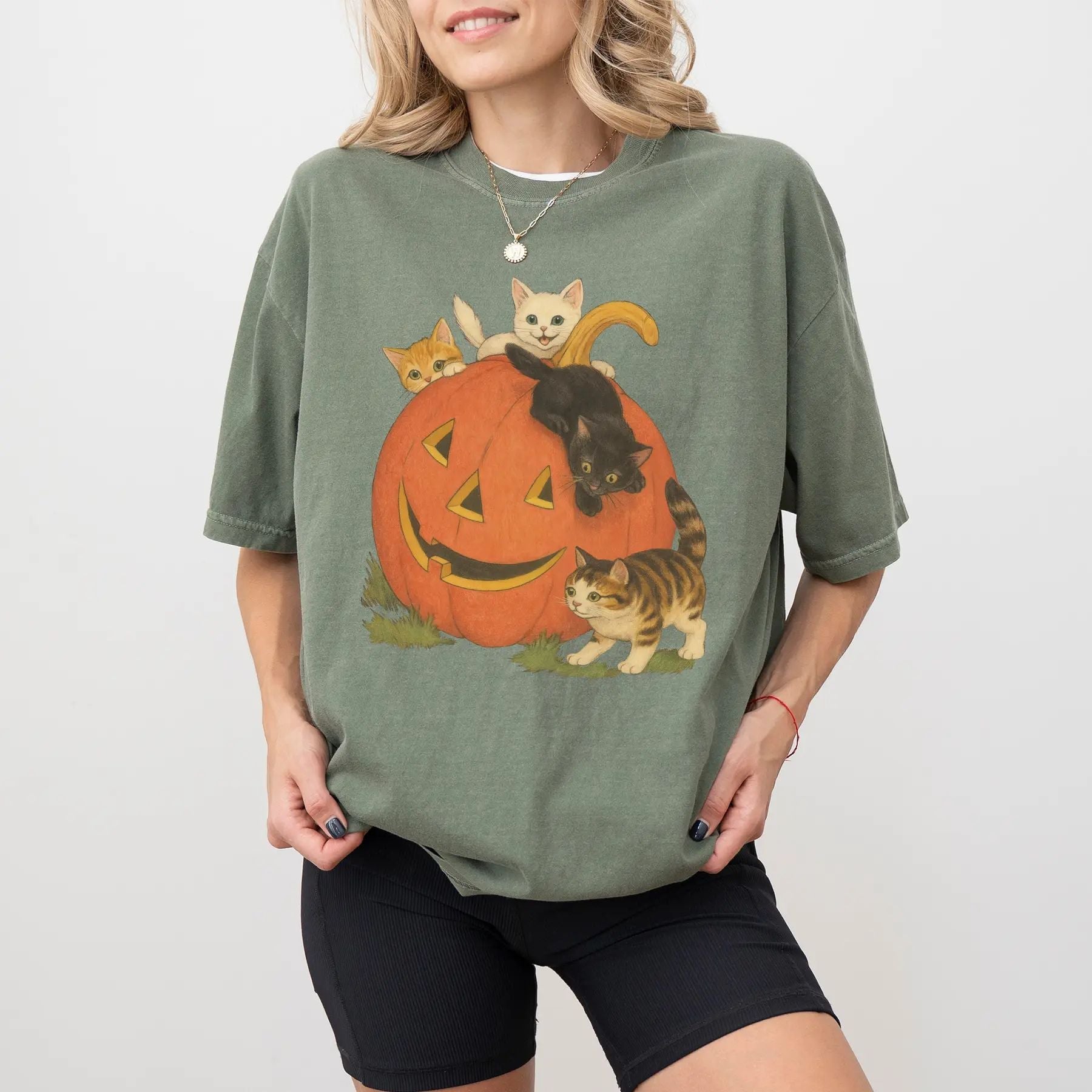 Pasimax ChicCotton Vintage 90s Cat Halloween Comfort Colors Shirt — main product shot