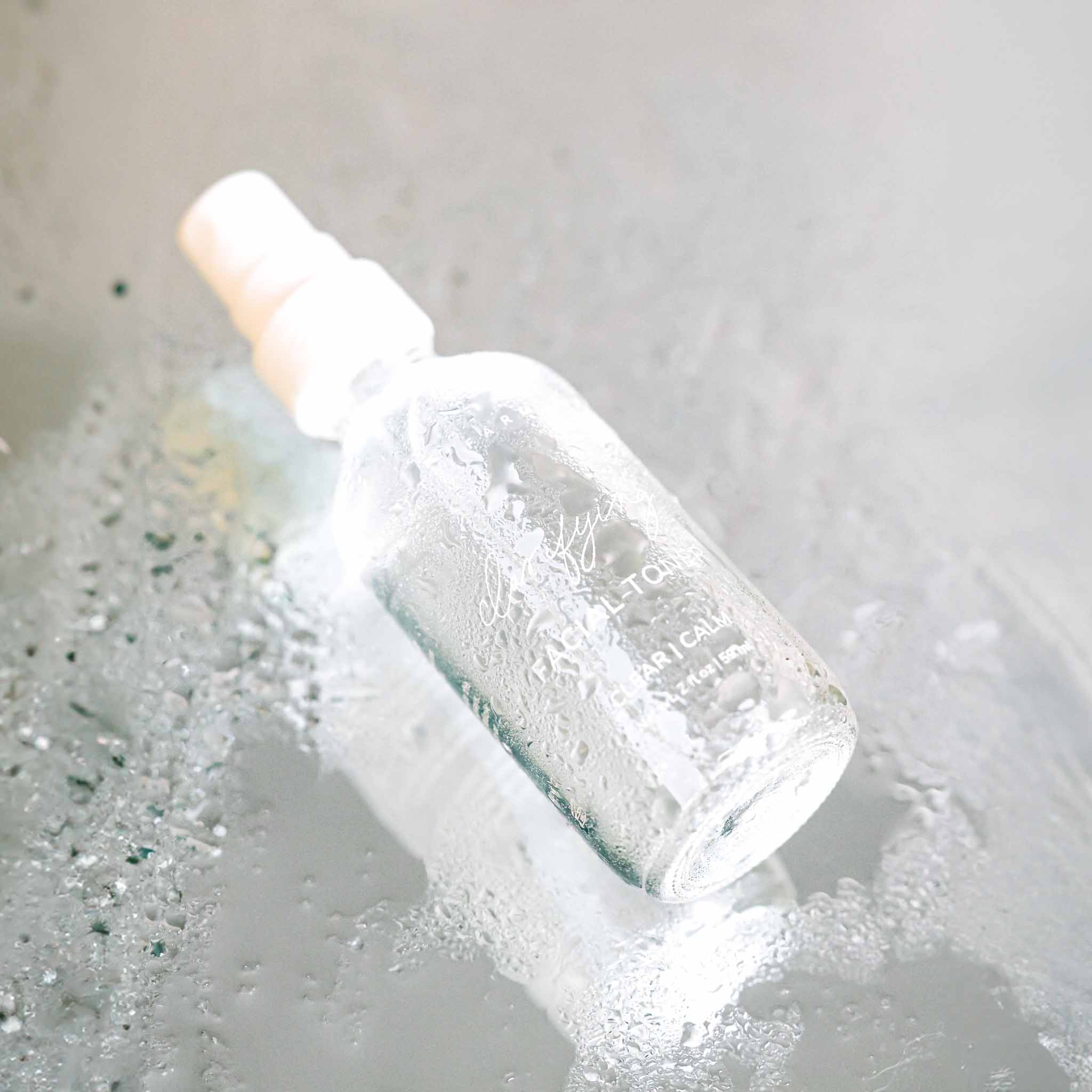 Pretty farm girl Clarifying Hypochlorous Acid Toner — detail close-up