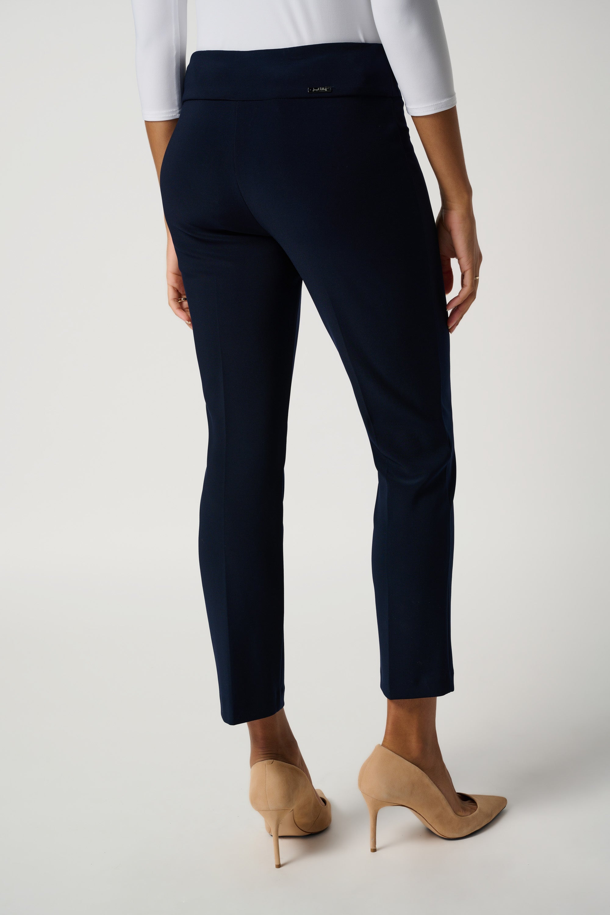KADOU BOUTIQUE Classic Cropped Pant - 181089F25-2166 — lifestyle context