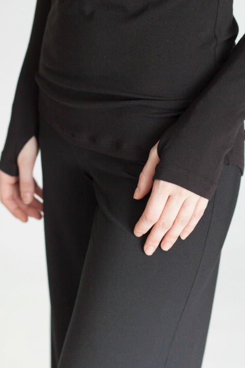 Buki Collagen V-Neck — detail close-up
