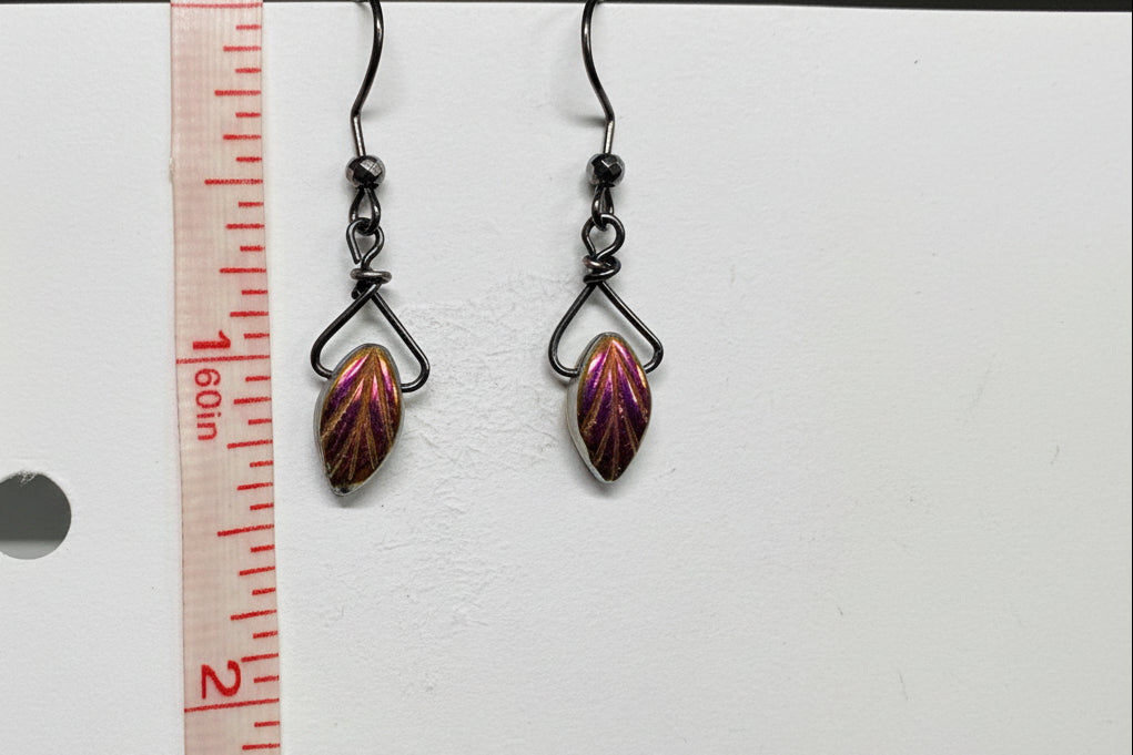 Just Neat Stuff Iridescent leaves — side view