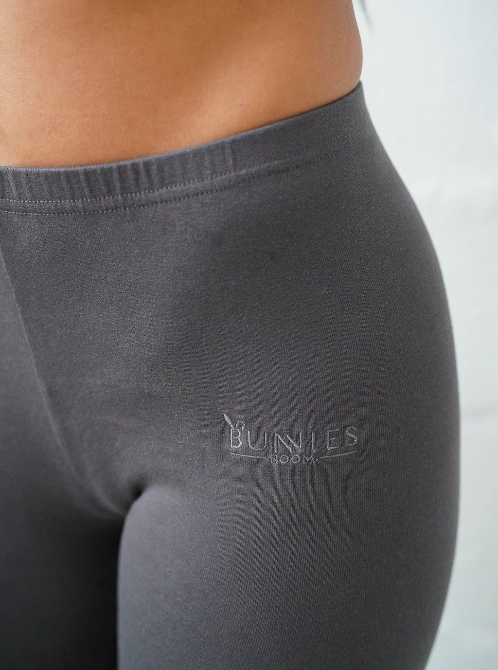 BUNNIES ROOM LEGGINGS IN CHARCOAL — detail and construction