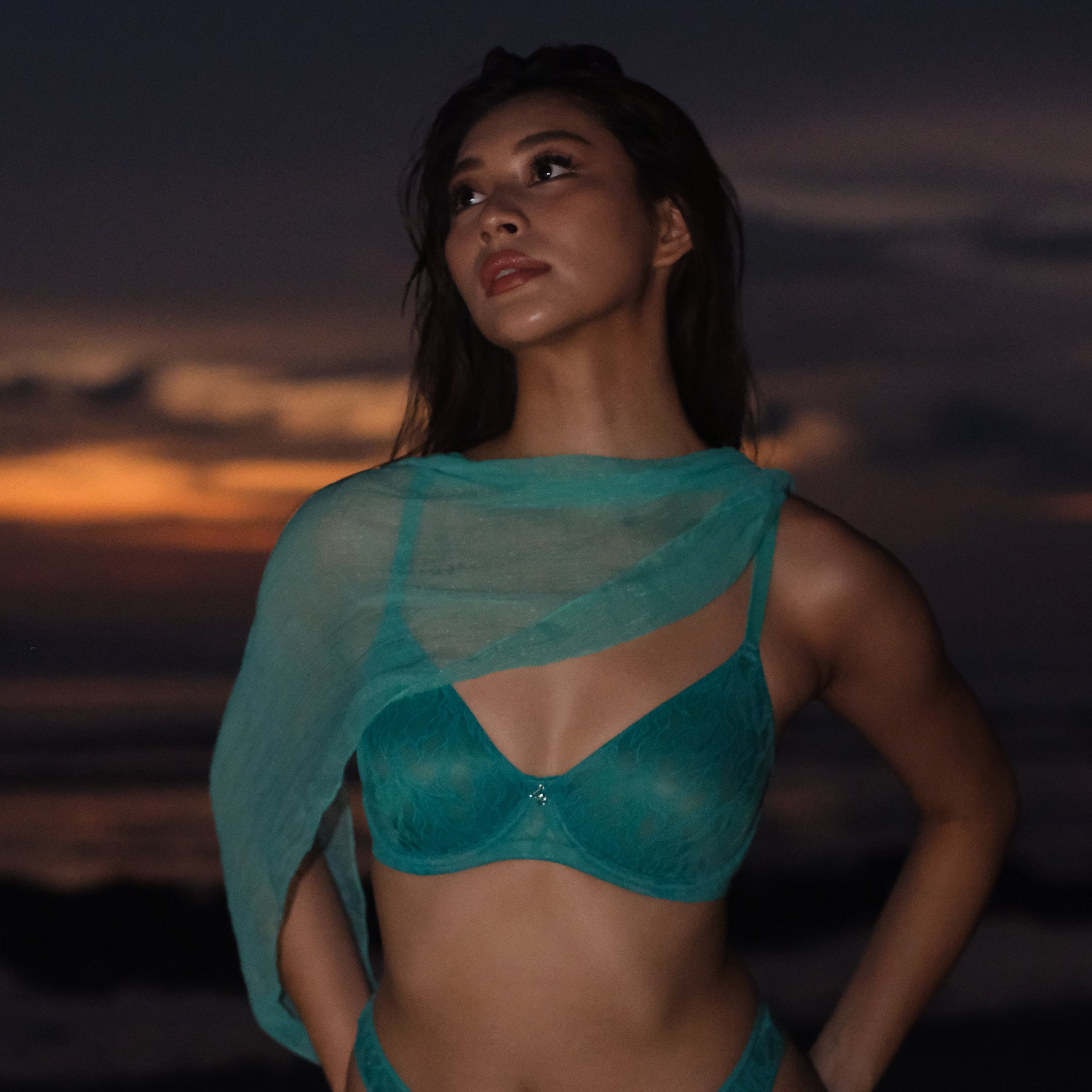 Amour d'Agnette Julie Molded Lace & Mesh T-Shirt Bra — molded cup smoothness